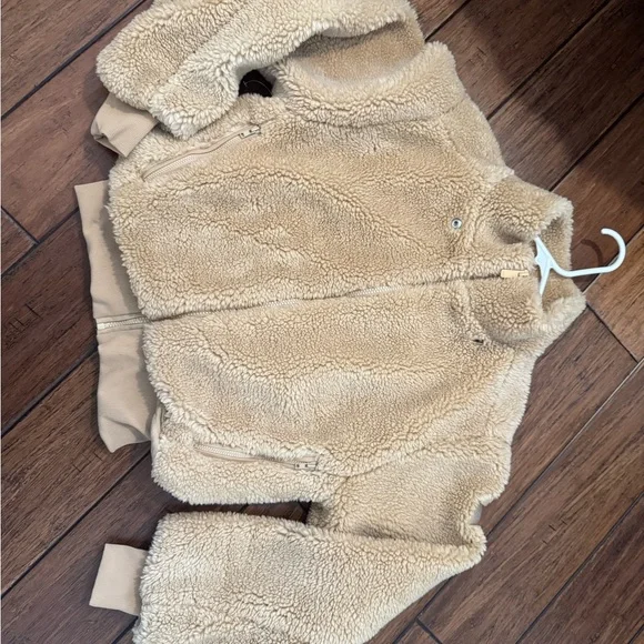 ALO Foxy Sherpa Jacket in Camel without Hood! - Picture 14 of 15